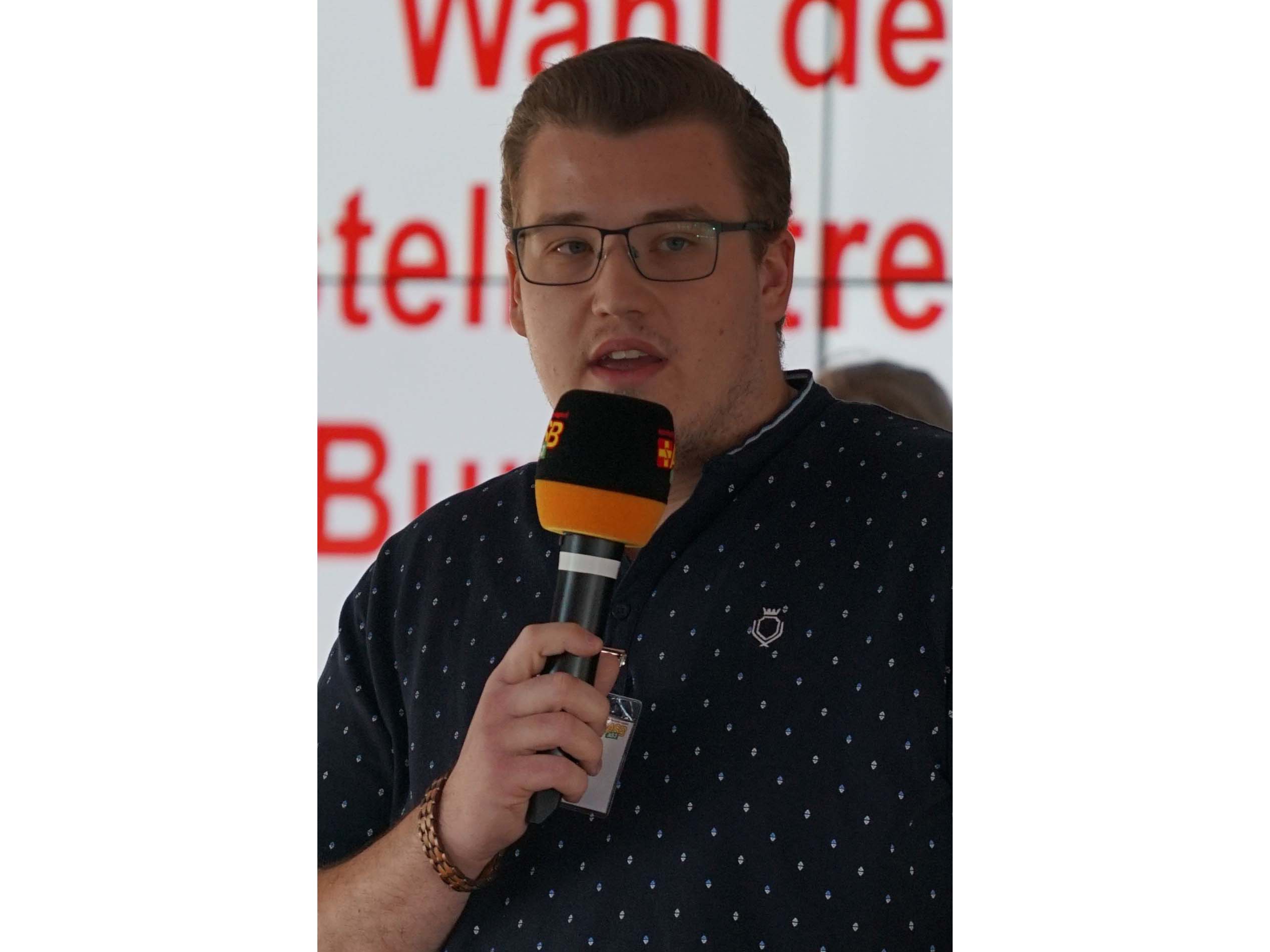 Adrian Rasch Kandidatenrede quer neue HP.jpg