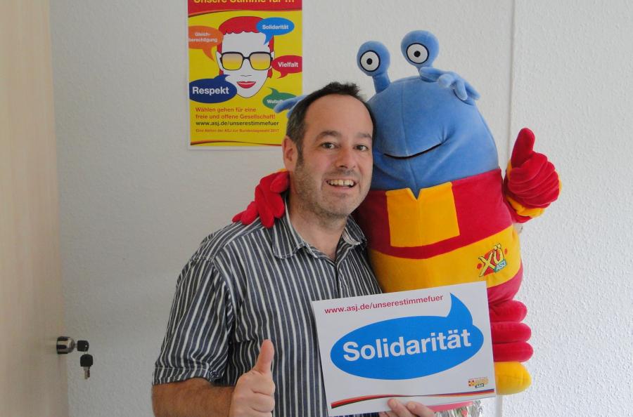 Alex stimmt für Solidarität. XÜ findet das gut
