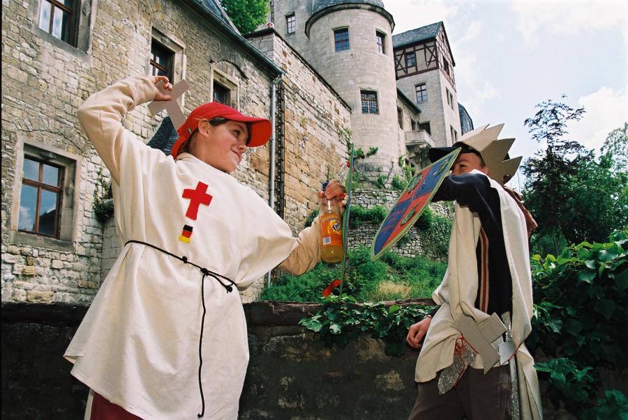 Schwertkampf im Schlosshof