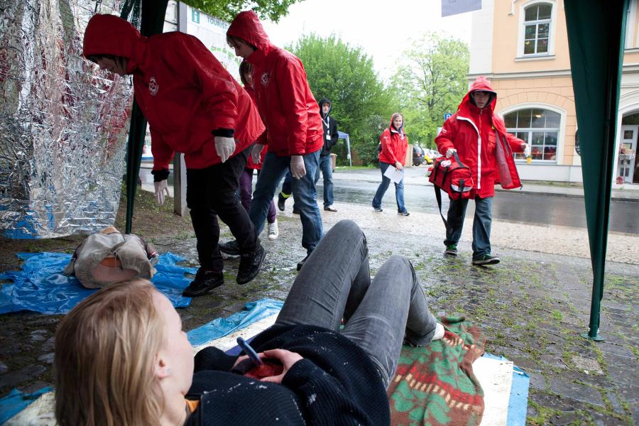 BJW 2010 - Stationen Erste-Hilfe-Wettbewerb - Fotos:ASJ/Barbara Bechtloff BJW 2010 - Stationen Erste-Hilfe-Wettbewerb - Fotos:ASJ/Barbara Bechtloff