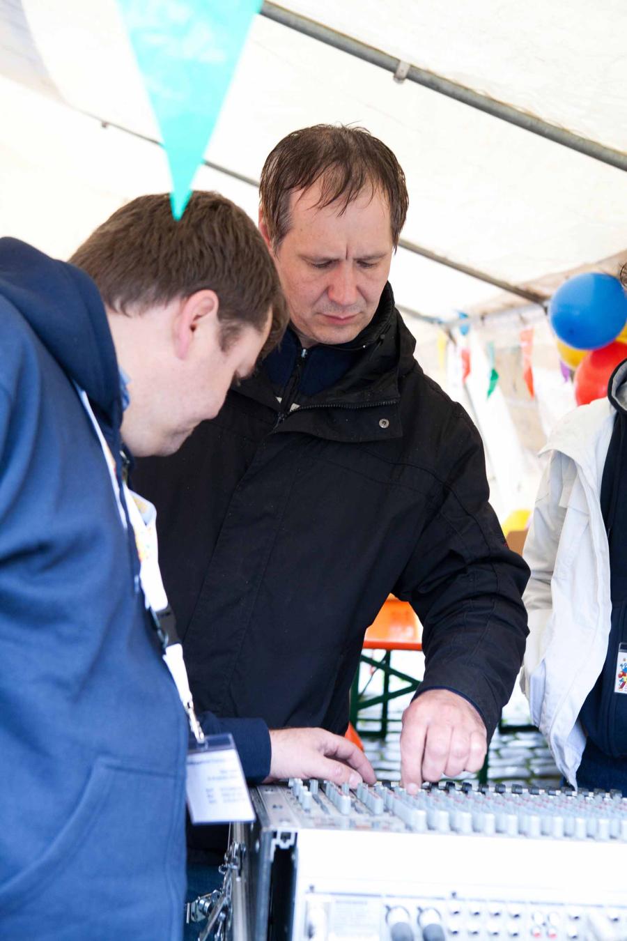 BJW 2010 - Stationen Erste-Hilfe-Wettbewerb - Fotos: ASJ/Barbara Bechtloff BJW 2010 - Stationen Erste-Hilfe-Wettbewerb - Fotos: ASJ/Barbara Bechtloff