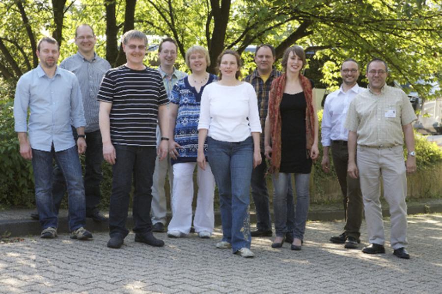 Die neu gewählten Gremien: Bundesjugendvorstand und Bundesjugendkontrollkommission. Von links nach rechts: Daniel Berndt, Andreas Maußner (BJKK), Herbert Münch, Heiko Mrose (BJKK), Katja Betzel, Sonja Spilker, Simon Dagne, Franziska Schwider, Martin Spilker-Reitz und Jürgen Hermann (BJKK). Die neu gewählten Gremien: Bundesjugendvorstand und Bundesjugendkontrollkommission. Von links nach rechts: Daniel Berndt, Andreas Maußner (BJKK), Herbert Münch, Heiko Mrose (BJKK), Katja Betzel, Sonja Spilker, Simon Dagne, Franziska Schwider, Martin Spilker-Reitz und Jürgen Hermann (BJKK).