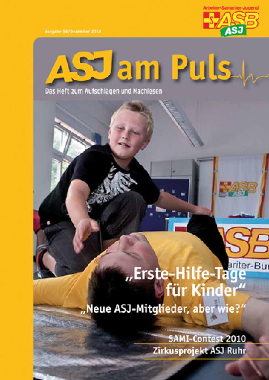 Titelbild des ASJ am Puls 3/2010. Junge übt Wiederbelebung
