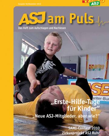 Titelbild des ASJ am Puls 3/2010. Junge übt Wiederbelebung