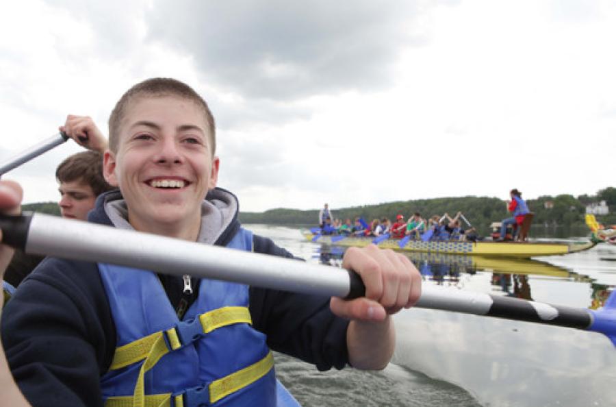 Rudern im Drachenboot bei der Dreimuskeltour